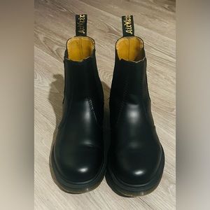 Dr. Martens 2976 Chelsea Boot - Women's in size 5
